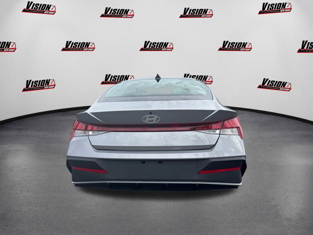 New 2025 Hyundai Elantra SE image 6