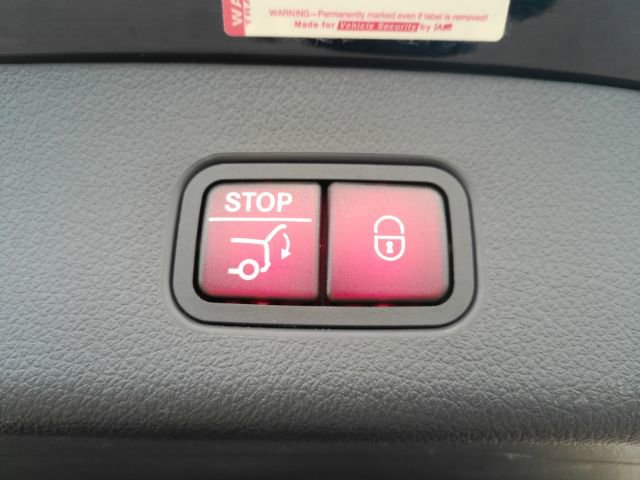 Used 2024 Mercedes-Benz GLC 300 w/ Driver Assistance Package image 28