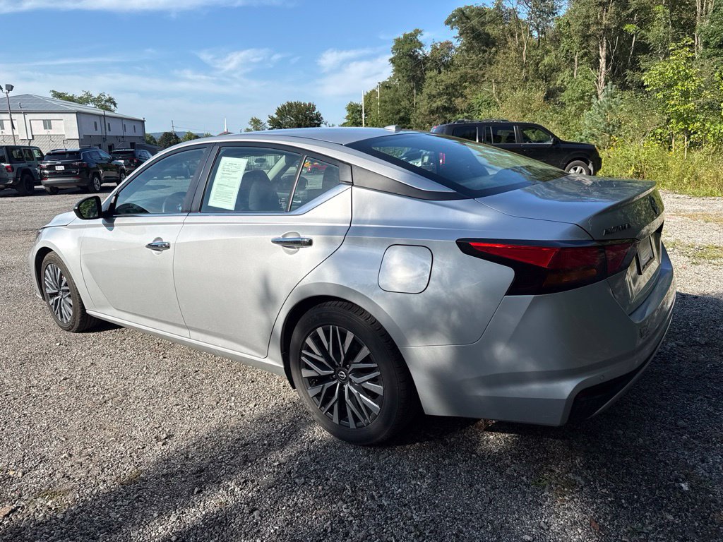 Used 2024 Nissan Altima 2.5 SV FWD image 4