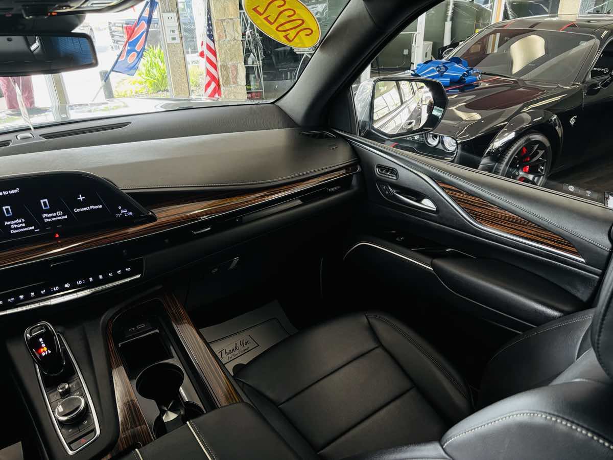 Used 2022 Cadillac Escalade Luxury AWD/4WD image 48