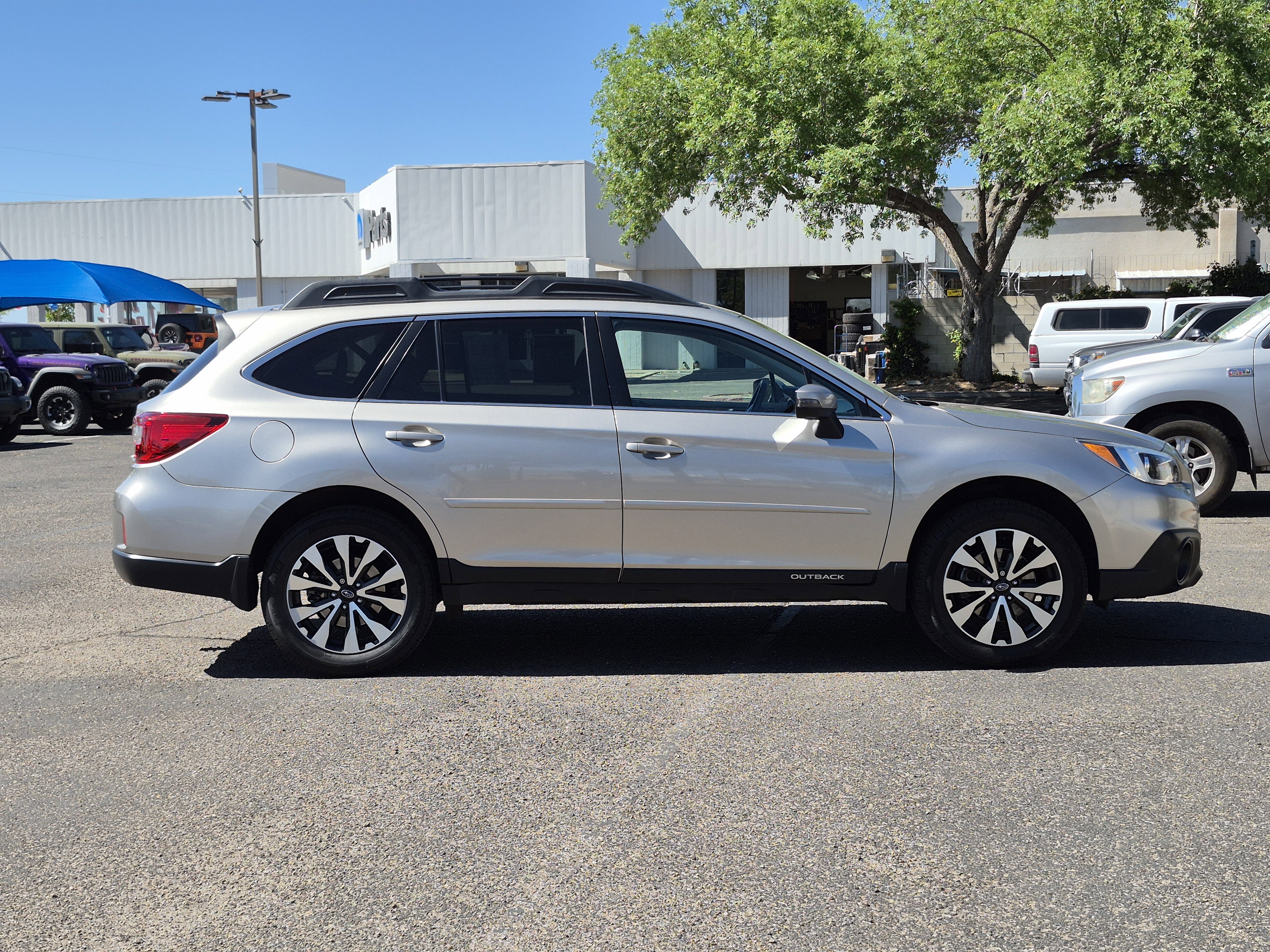 Used 2016 Subaru Outback 2.5i Limited AWD/4WD image 8