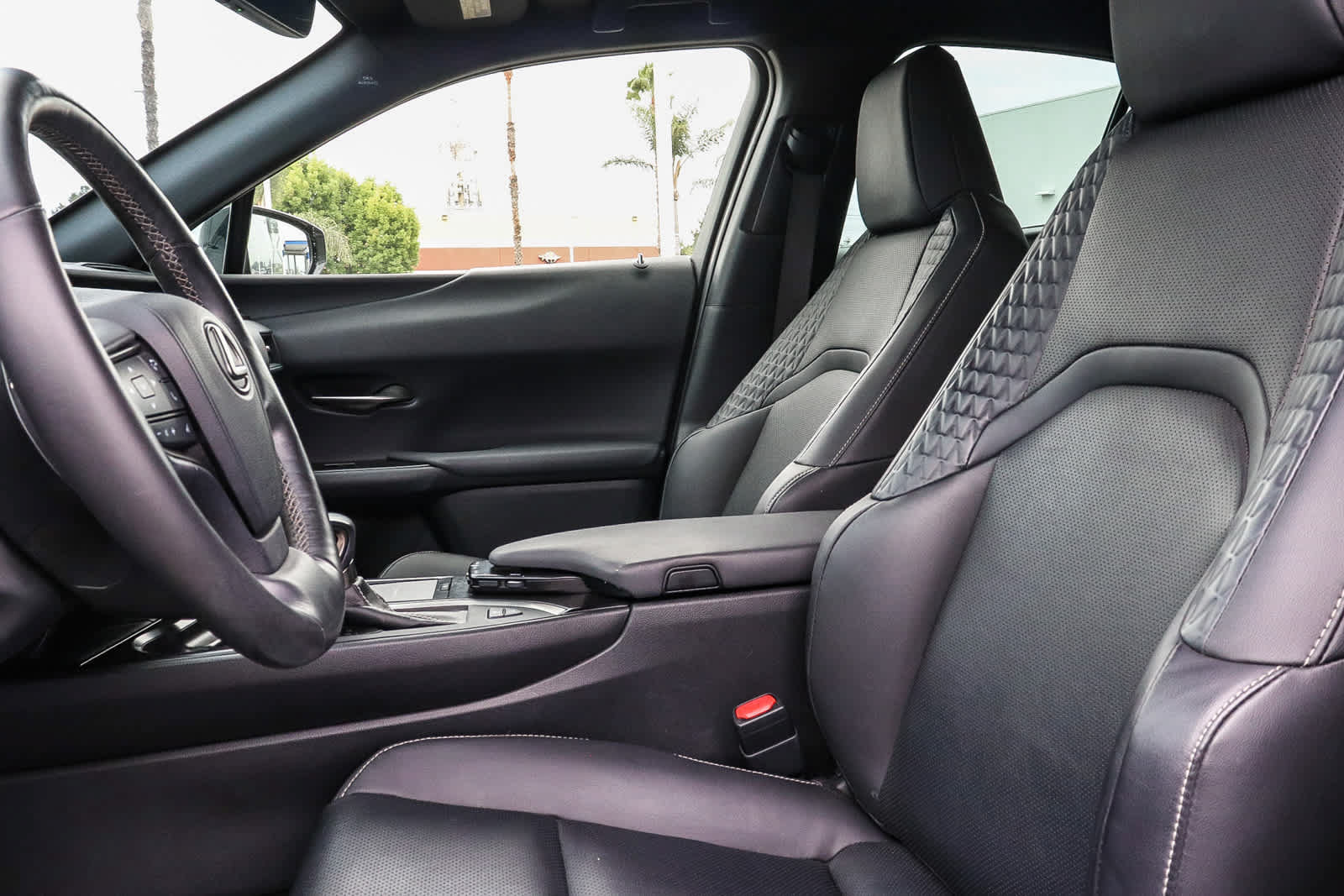 Used 2020 Lexus UX 250h w/ Premium Package AWD/4WD image 30