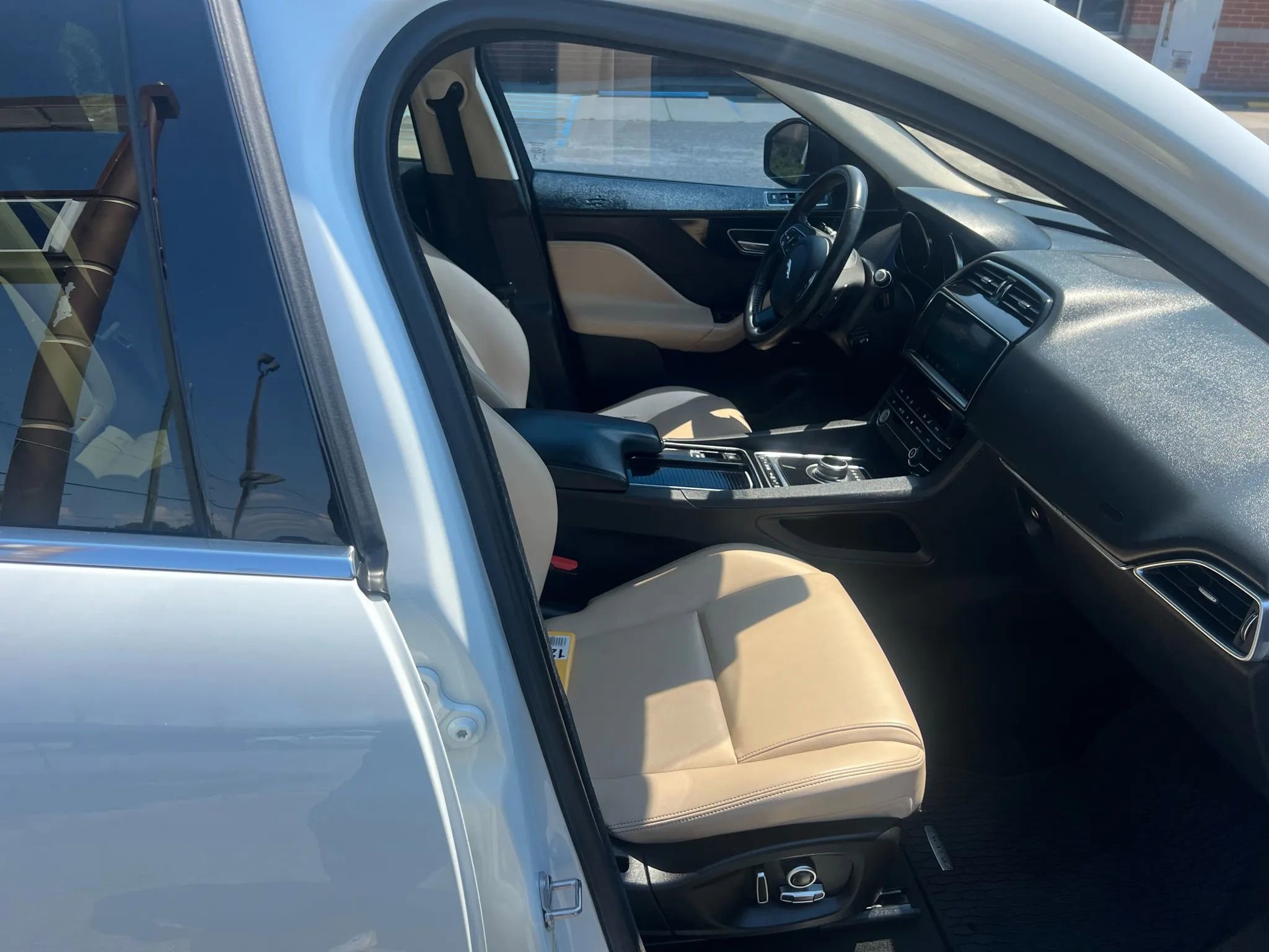 Used 2020 Jaguar F-PACE Premium image 3