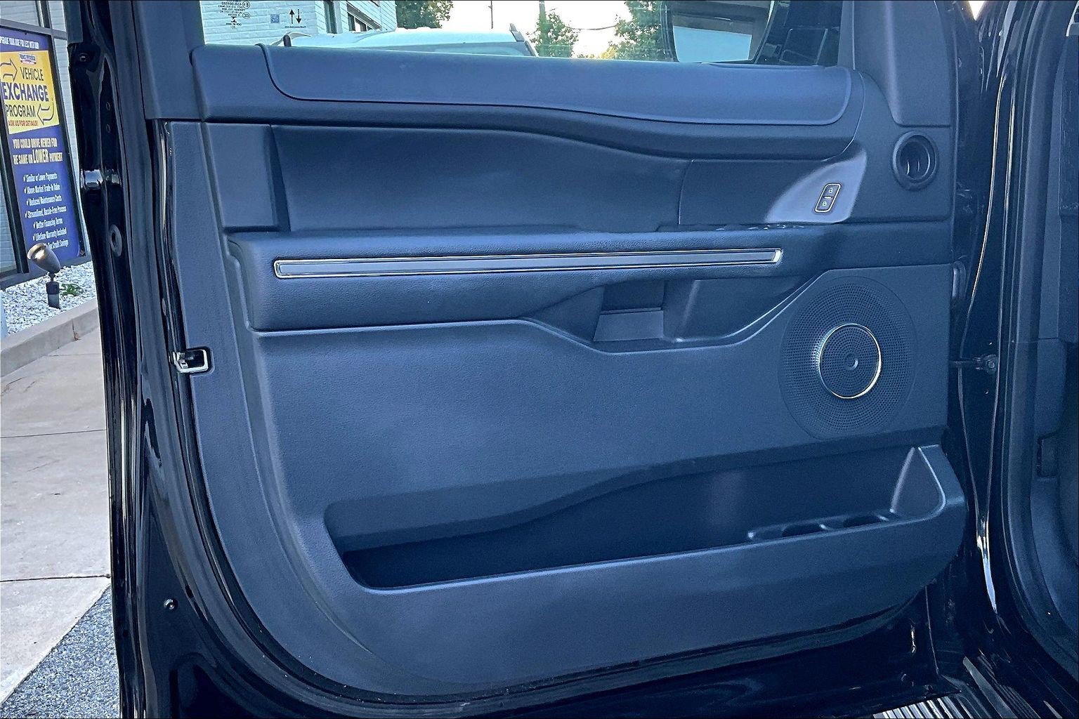 Used 2023 Ford Expedition XLT AWD/4WD image 19