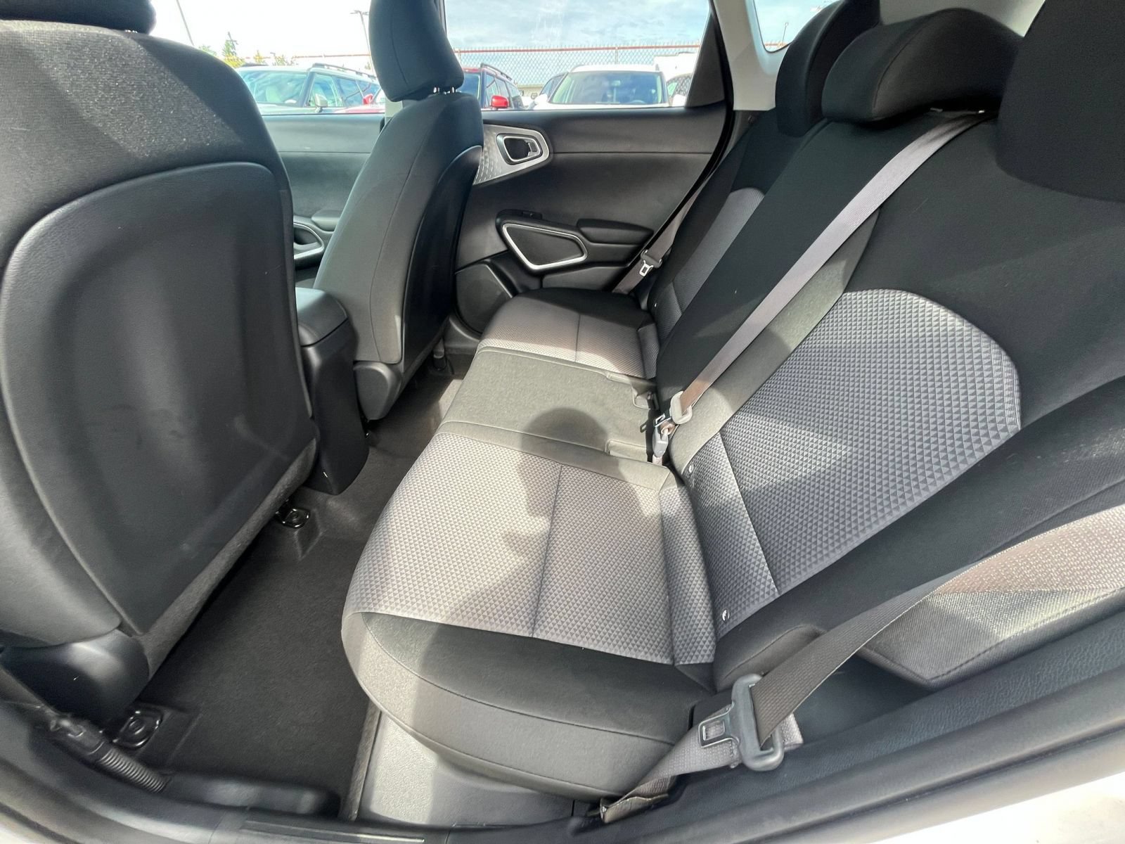 Used 2025 Kia Soul LX w/ LX Technology Package FWD image 25