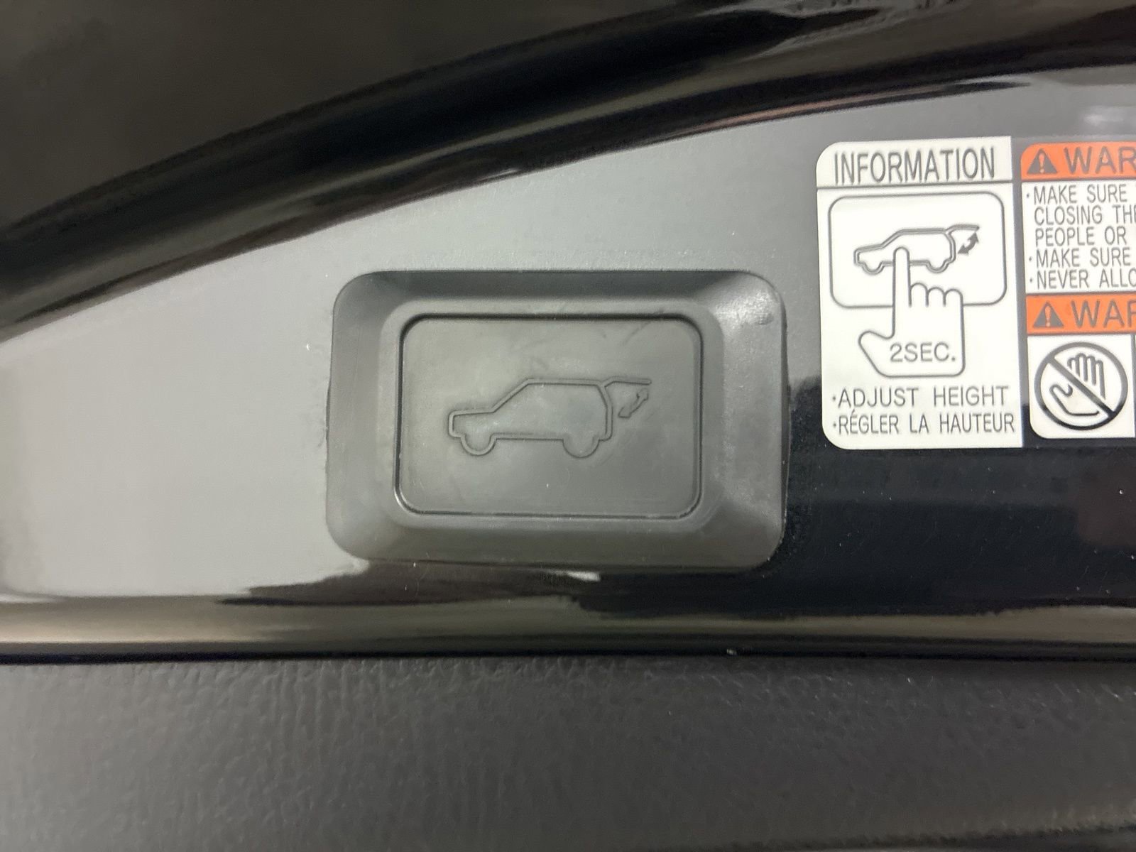 Used 2017 Toyota RAV4 SE image 8