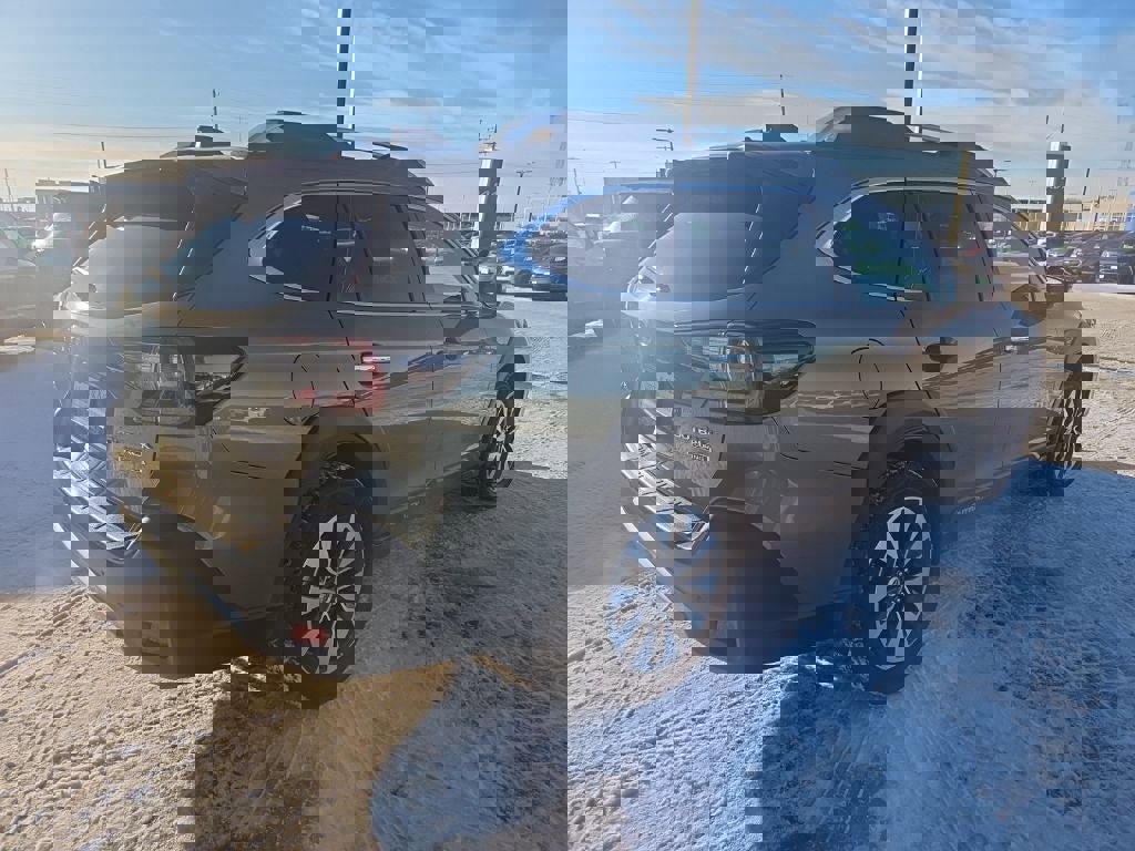 Used 2023 Subaru Outback Touring w/ Popular Package #2 image 5