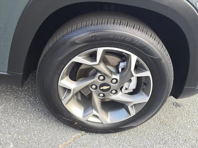 Certified 2025 Chevrolet Trax LT image 17