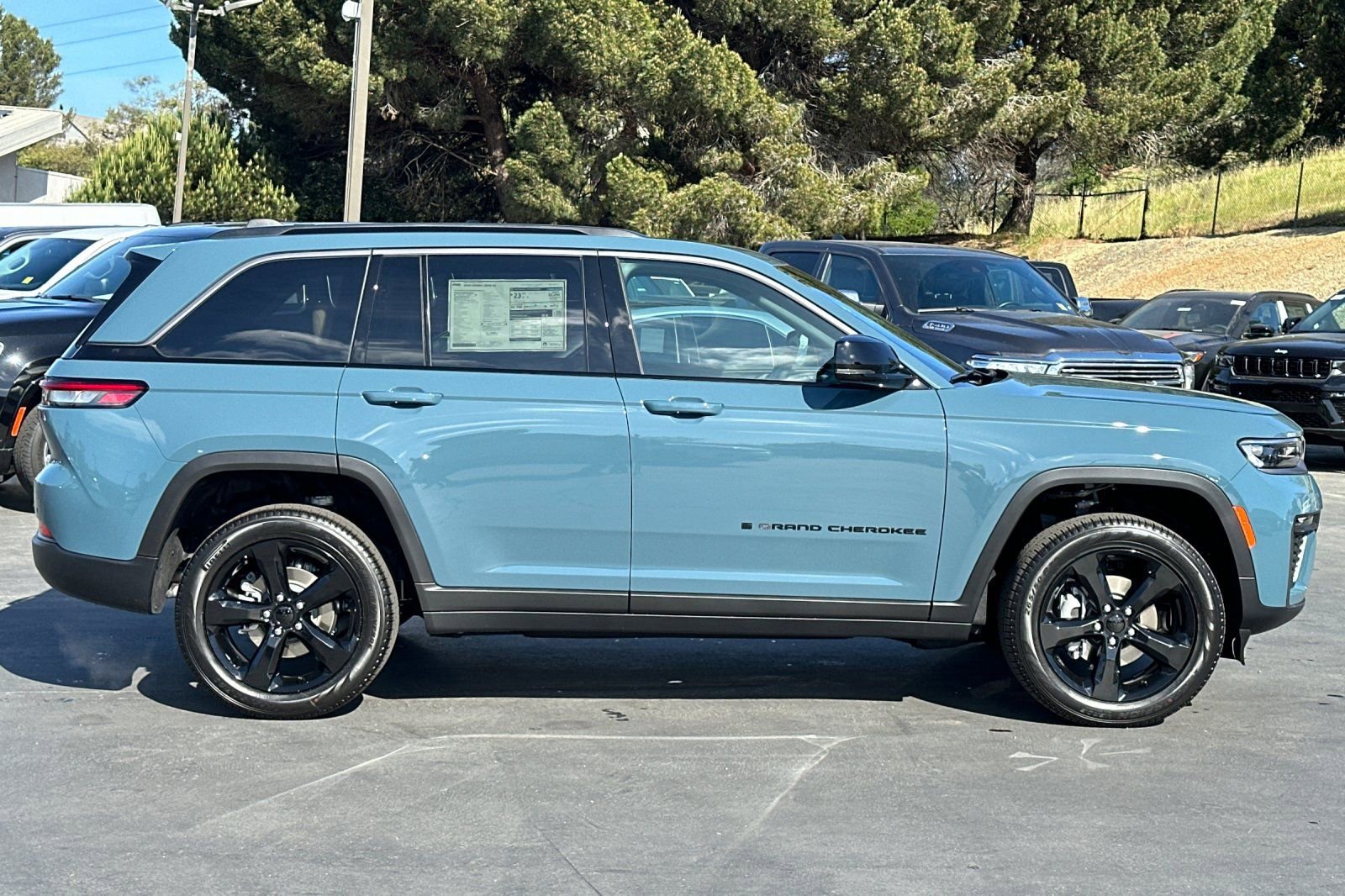 New 2026 Jeep Grand Cherokee Limited image 3