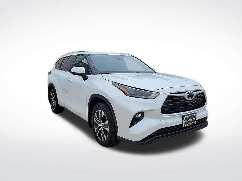 Used 2023 Toyota Highlander XLE AWD/4WD image 6
