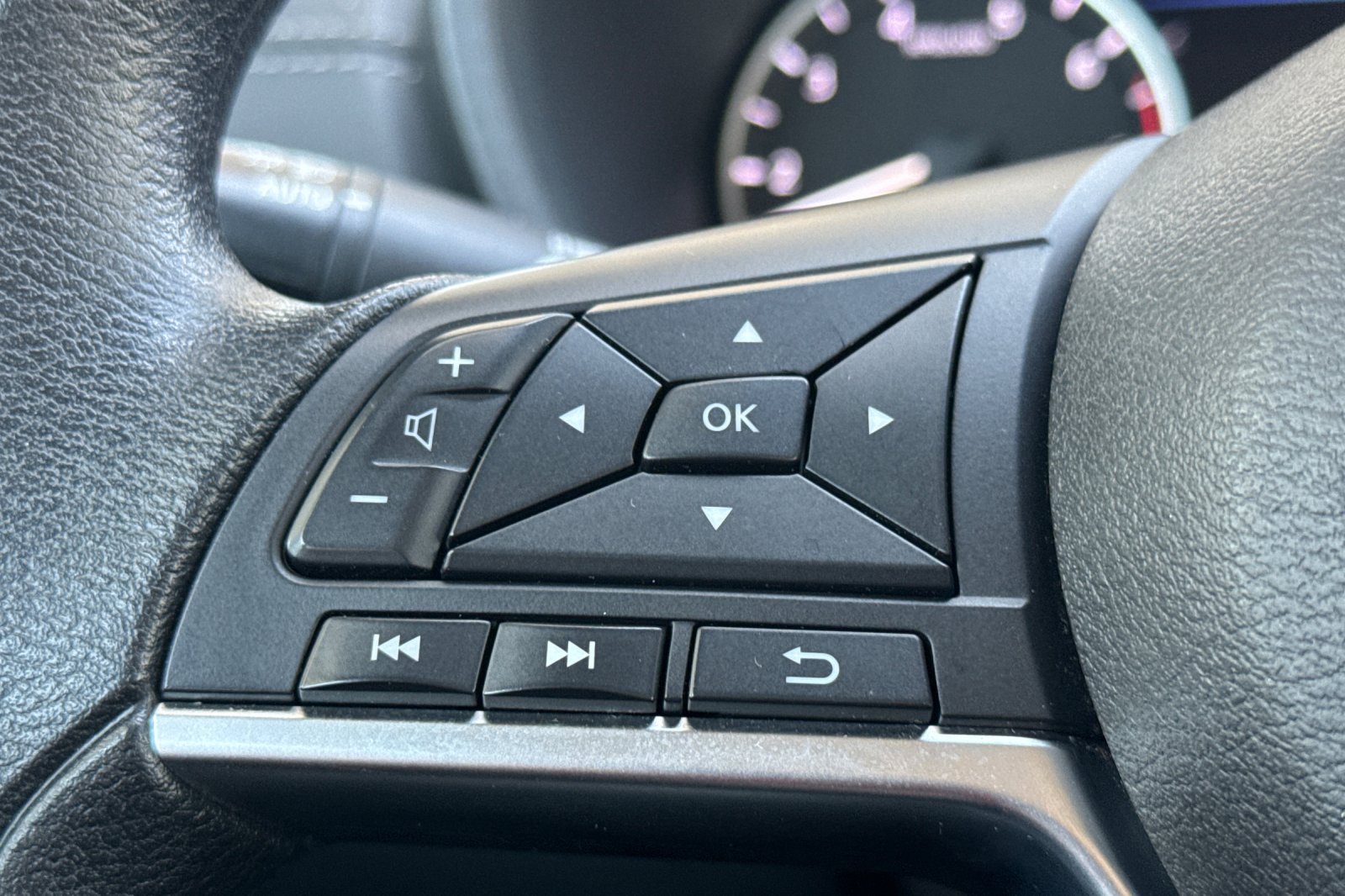 Used 2024 Nissan Sentra SV FWD image 24
