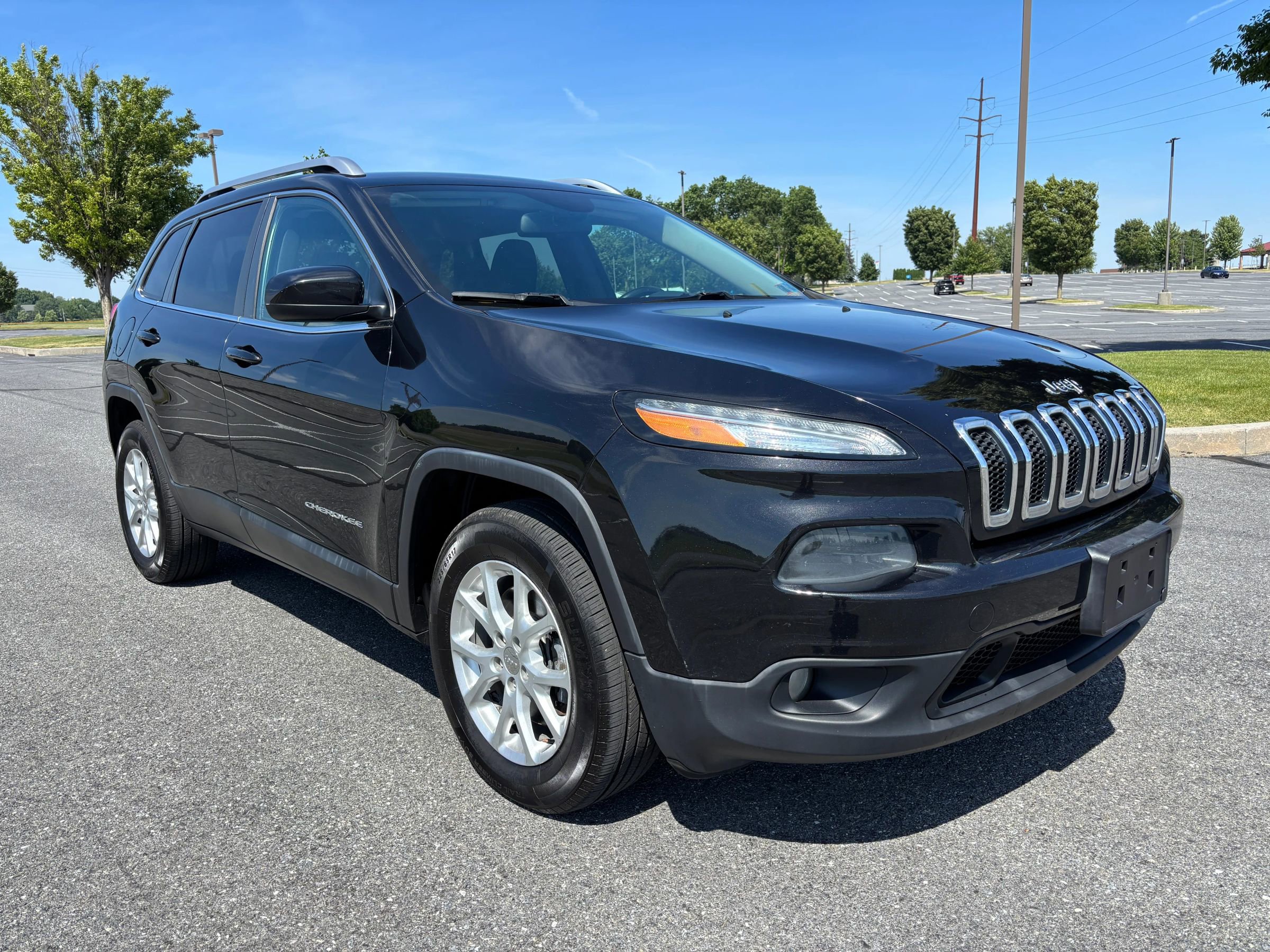 Used 2014 Jeep Cherokee Latitude w/ Cold Weather Group AWD/4WD image 4