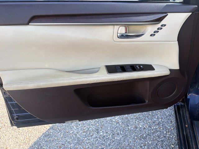 Used 2017 Lexus ES 350 w/ Luxury Package FWD image 18