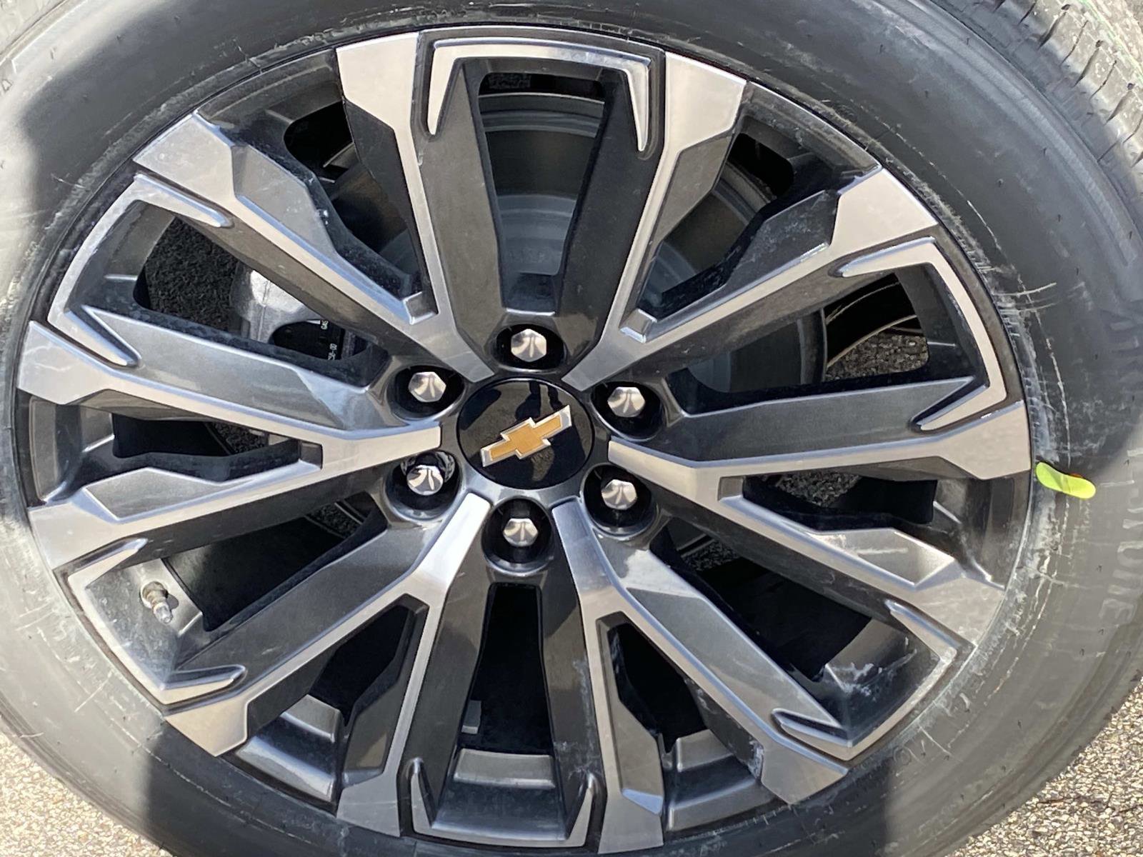 New 2026 Chevrolet Suburban High Country image 3