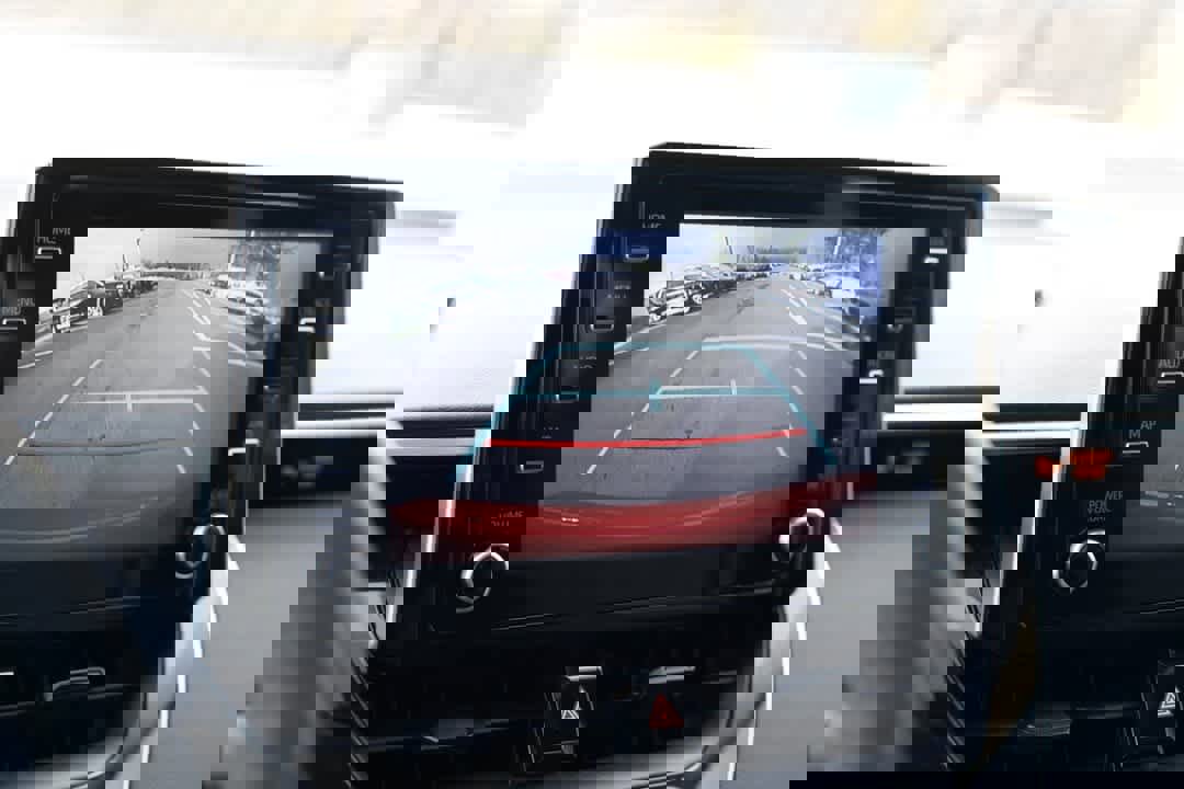 Used 2020 Toyota Corolla LE image 18