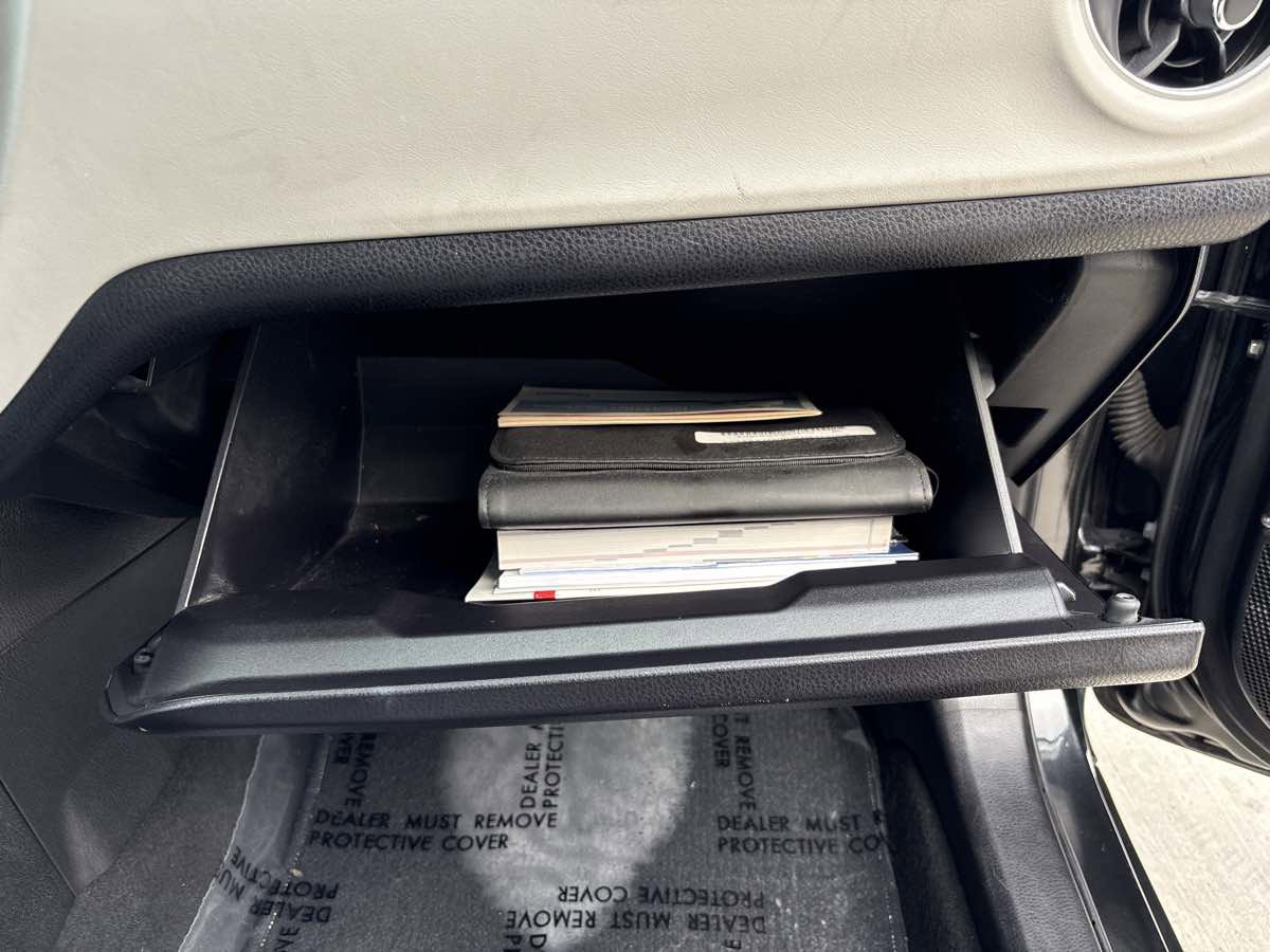 Used 2017 Toyota Corolla LE w/ Carpet Mat Package (TMS) FWD image 19