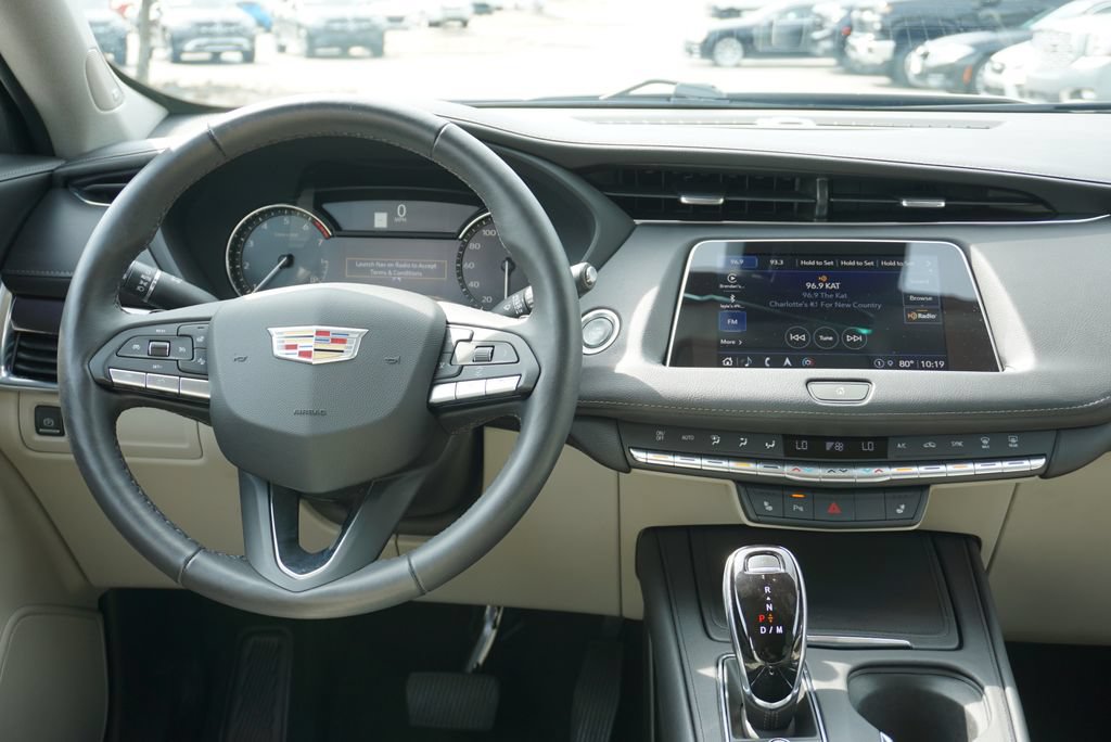 Used 2022 Cadillac XT4 Luxury w/ Cold Weather Package FWD image 45