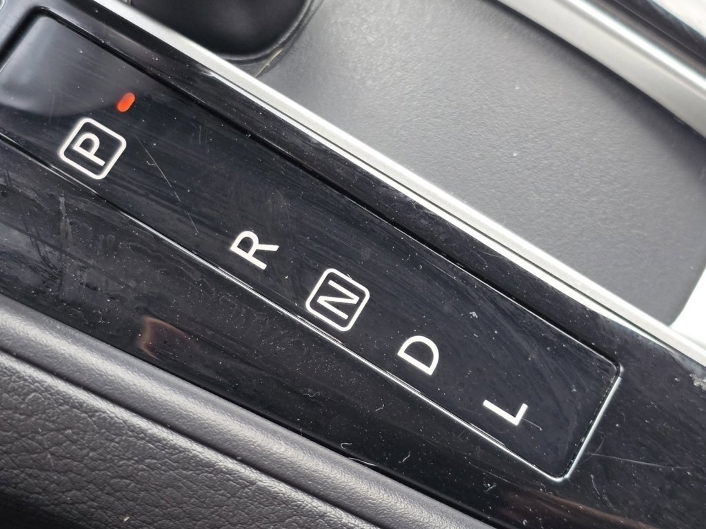 Used 2025 Nissan Versa SR w/ Trunk Package image 27