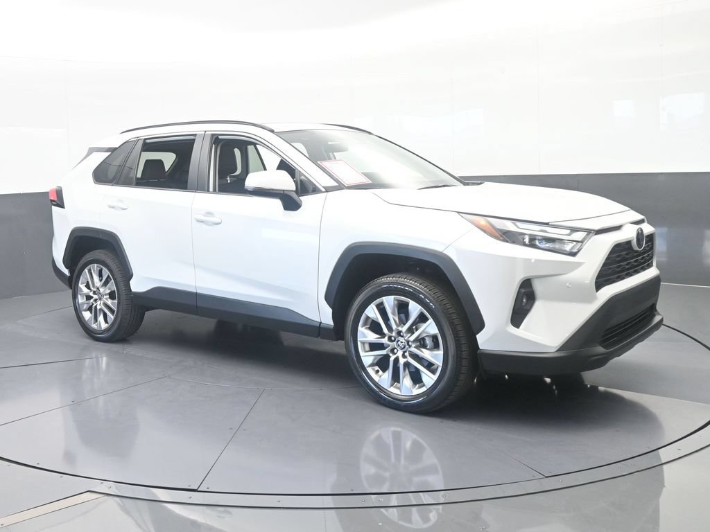 Used 2025 Toyota RAV4 XLE Premium FWD image 8