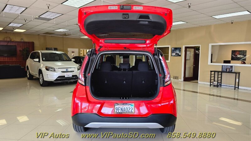 Used 2023 Kia Soul LX FWD image 10