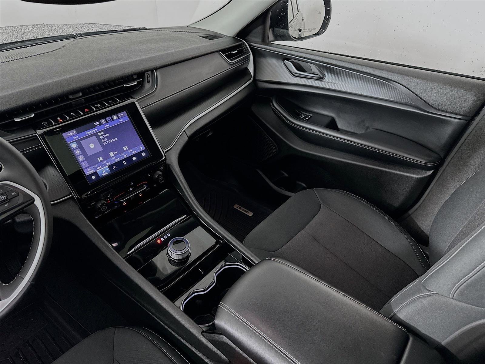 Used 2023 Jeep Grand Cherokee Laredo w/ Luxury Tech Group I image 25