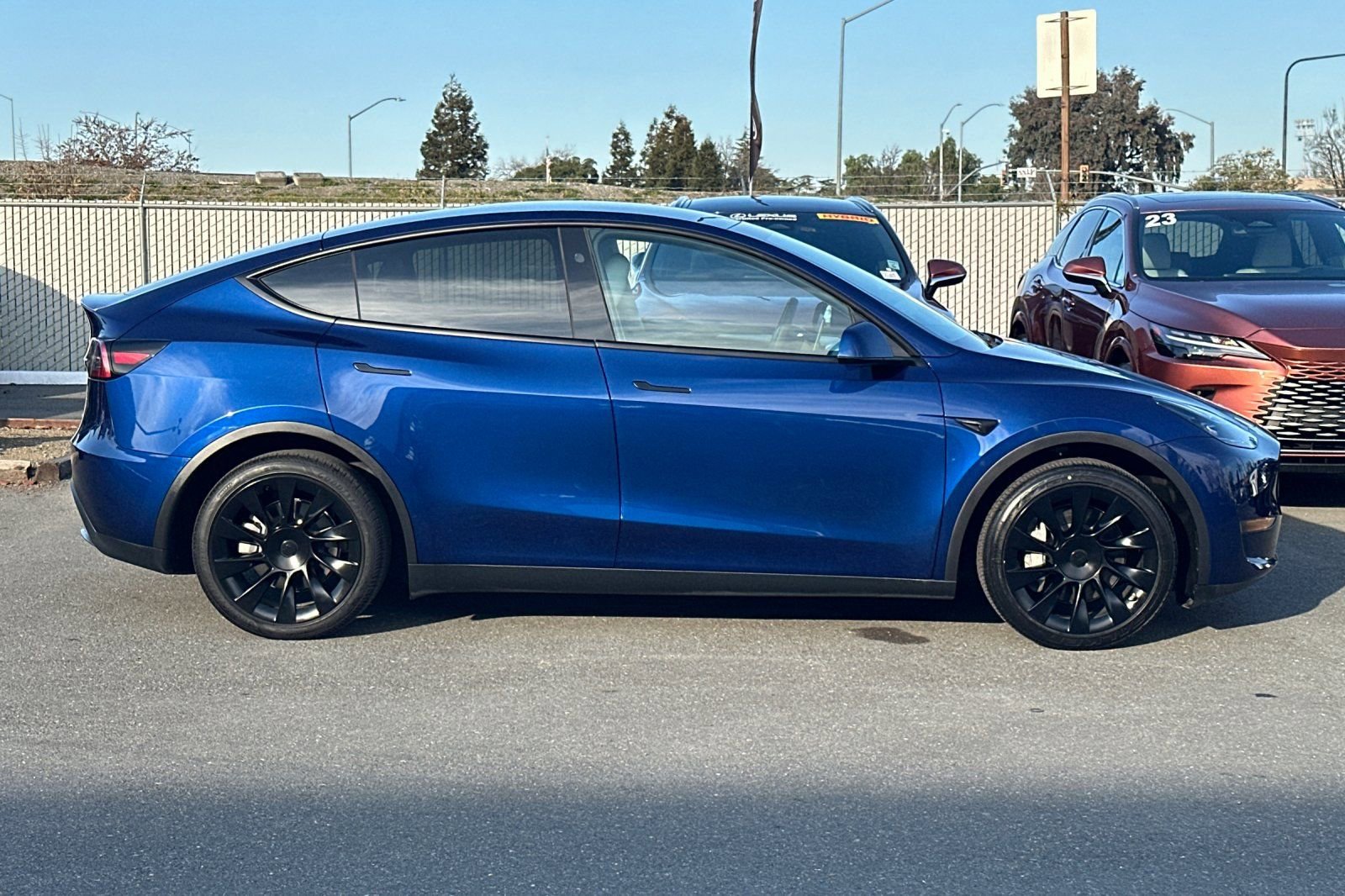 Used 2025 Tesla Model Y Long Range image 3