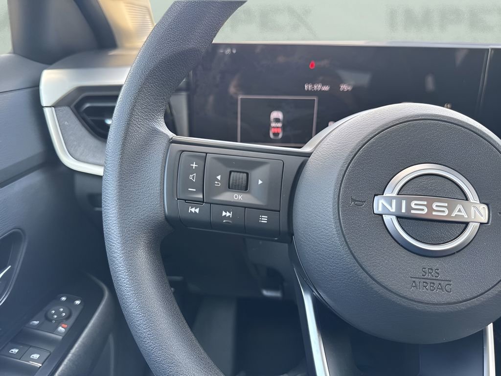 Used 2025 Nissan Kicks SV AWD/4WD image 13