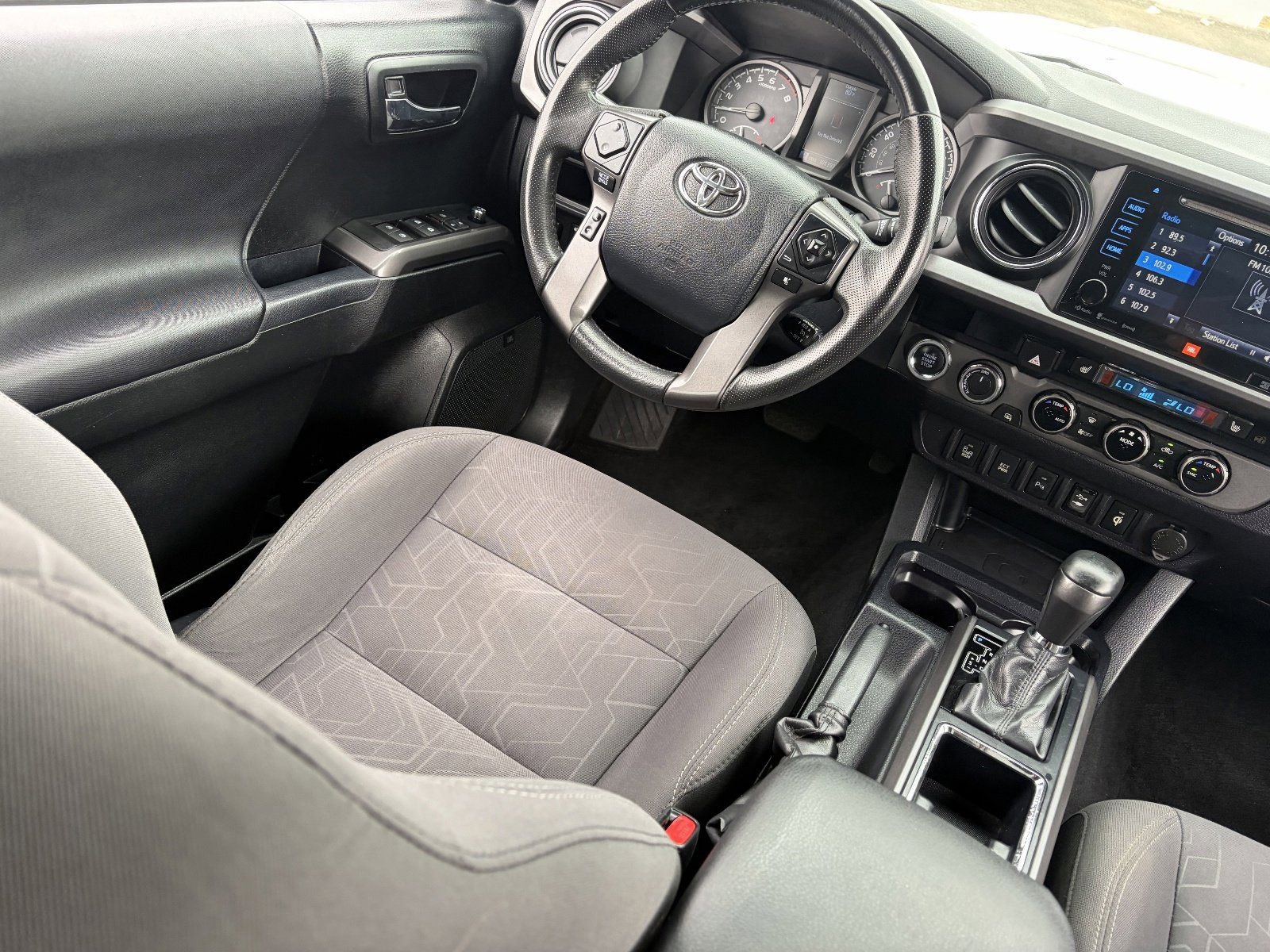 Used 2017 Toyota Tacoma TRD Sport image 15
