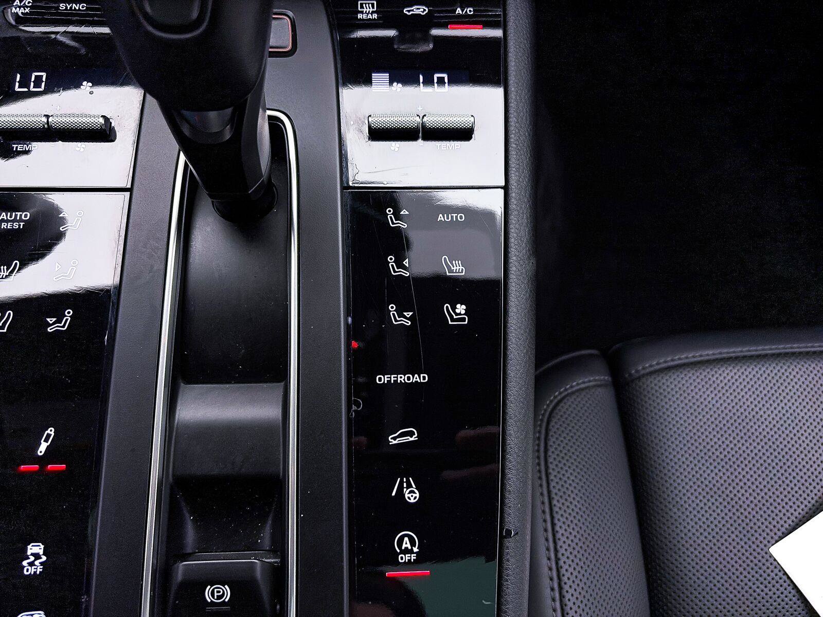 Used 2023 Porsche Macan S AWD/4WD image 32