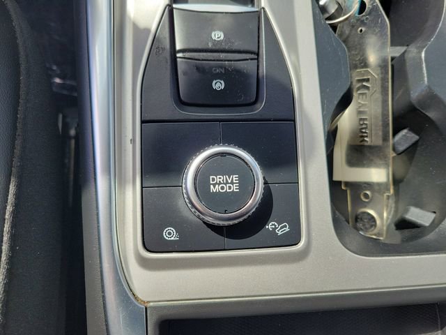 Used 2022 Ford Explorer XLT w/ Equipment Group 202A image 25