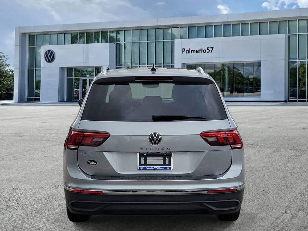 Used 2023 Volkswagen Tiguan SE w/ Panoramic Sunroof Package FWD image 5