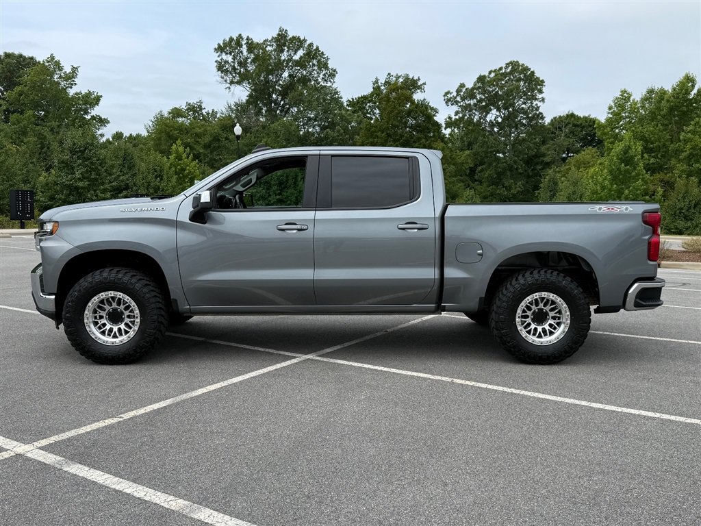 Used 2020 Chevrolet Silverado 1500 LT w/ All-Star Edition AWD/4WD image 2