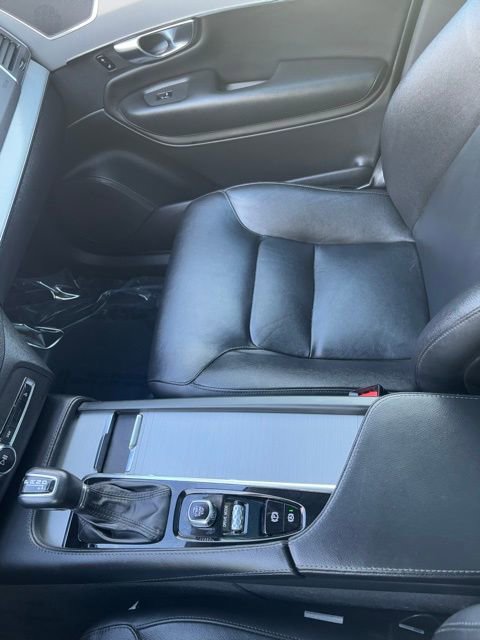 Used 2021 Volvo XC90 T5 Momentum w/ Protection Package image 21