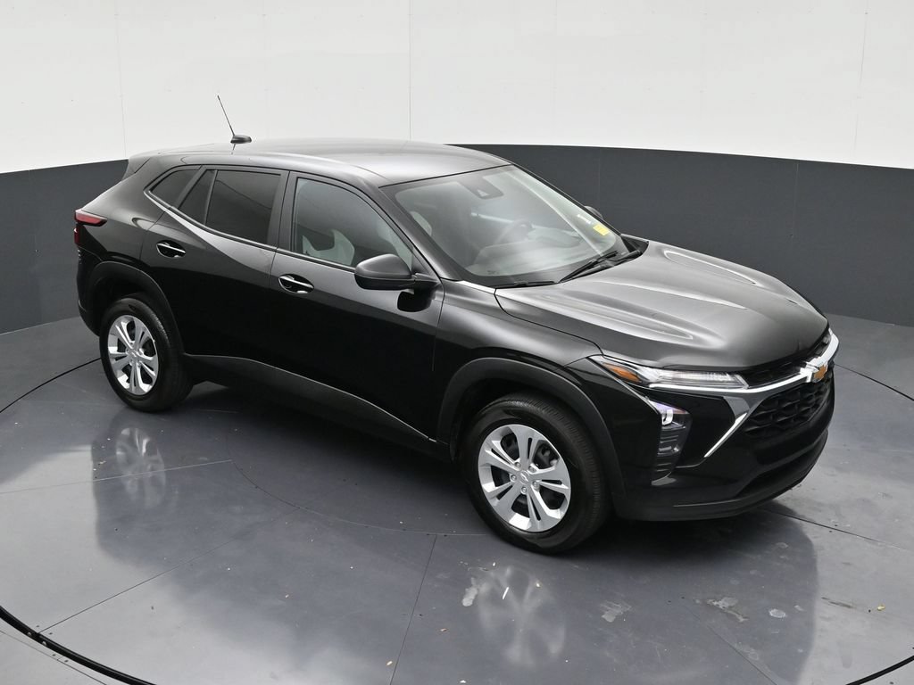 Used 2025 Chevrolet Trax LS FWD image 18