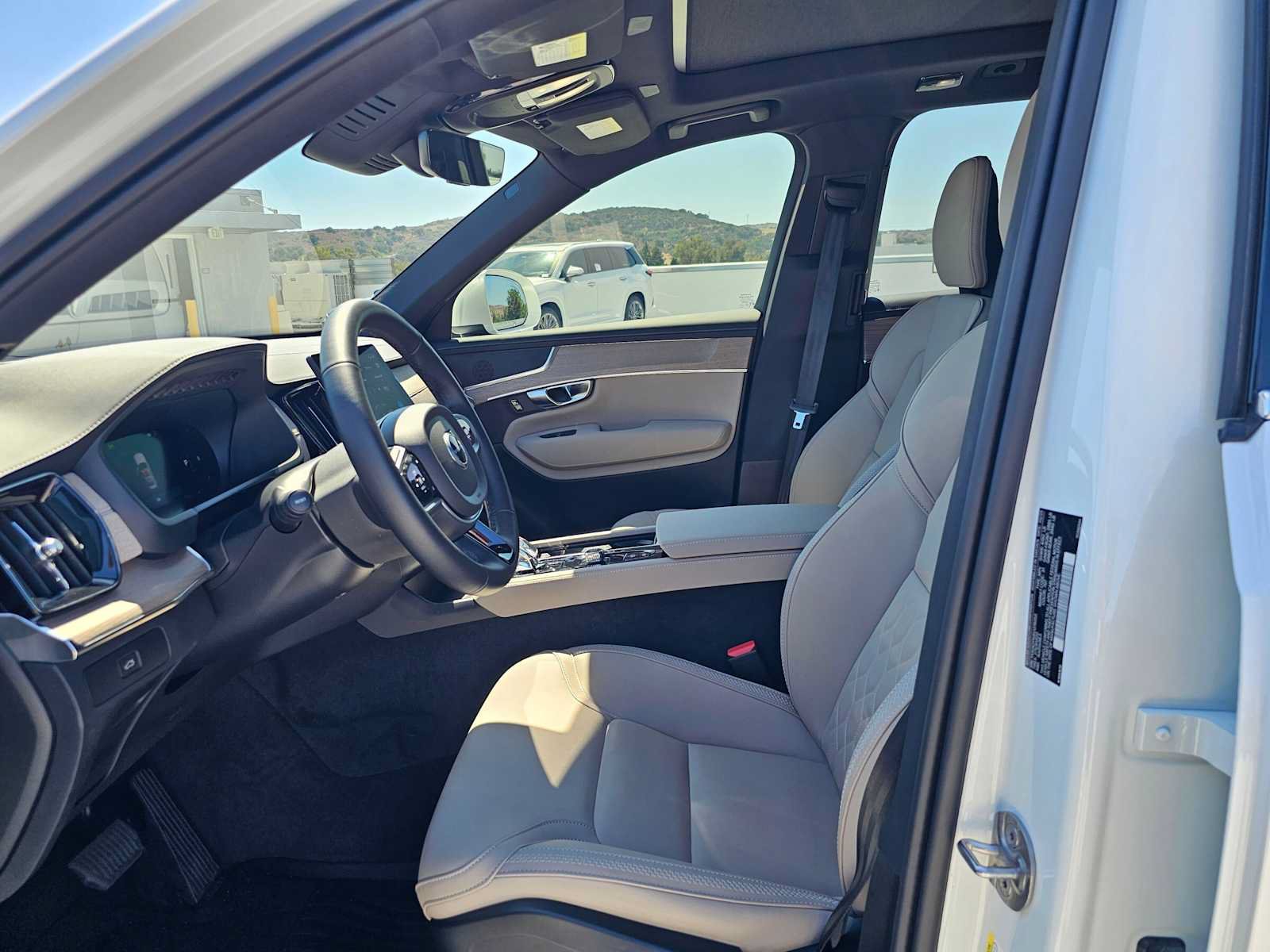 Used 2025 Volvo XC90 B6 Core w/ Climate Package AWD/4WD image 22