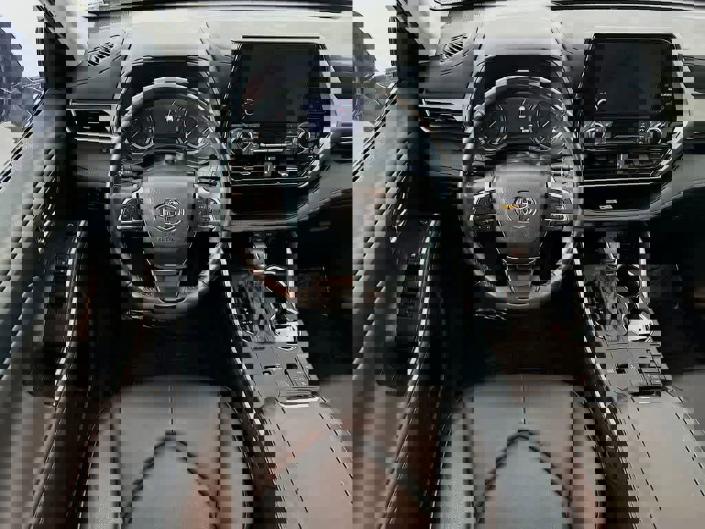 Used 2023 Toyota Highlander XLE image 10