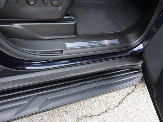 Used 2022 GMC Yukon SLT w/ SLT Premium Package image 12