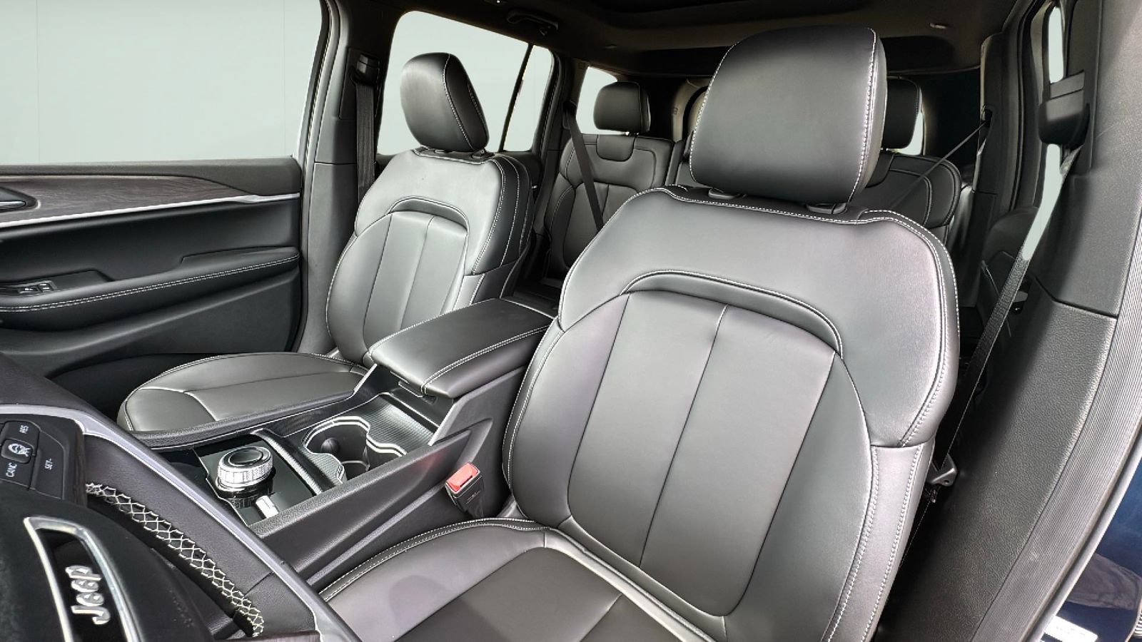 New 2026 Jeep Grand Cherokee Limited w/ Limited Altitude Package AWD/4WD image 12