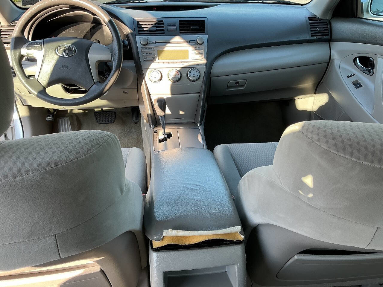 Used 2011 Toyota Camry LE FWD image 27