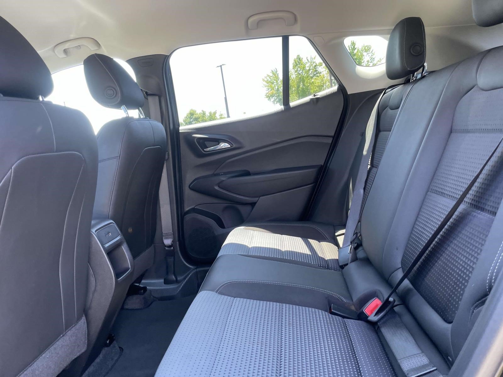 Used 2025 Chevrolet Trax LT w/ LT Convenience Package FWD image 8