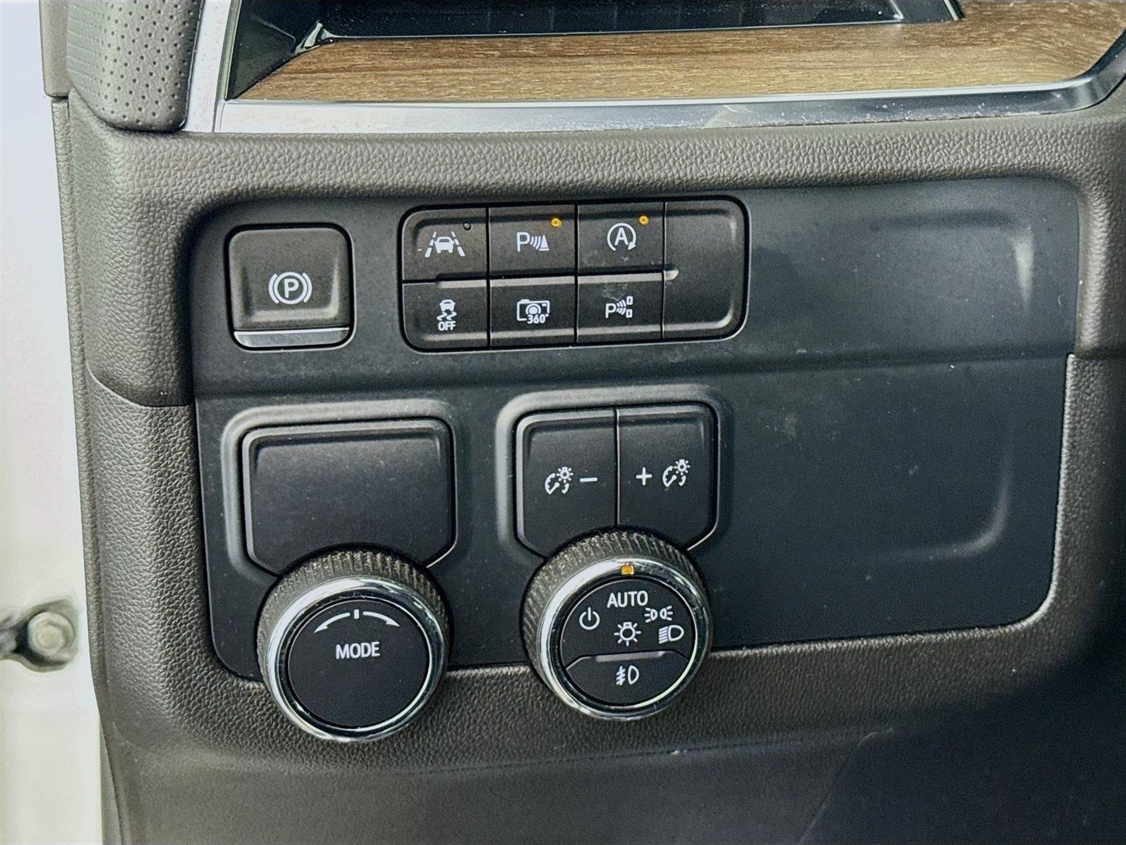 Used 2025 Chevrolet Tahoe High Country image 11