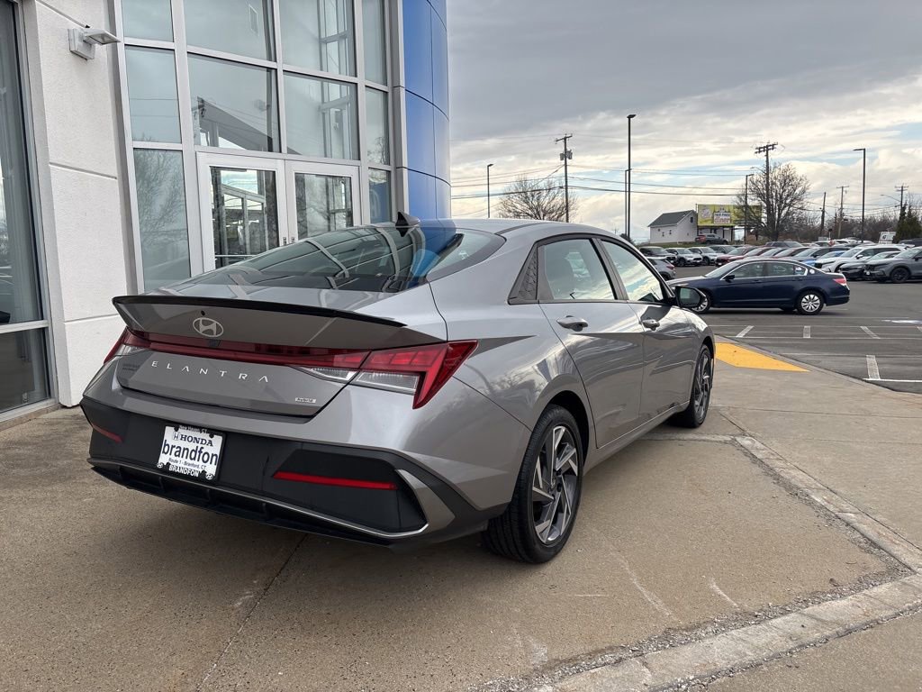 Used 2025 Hyundai Elantra SEL image 6