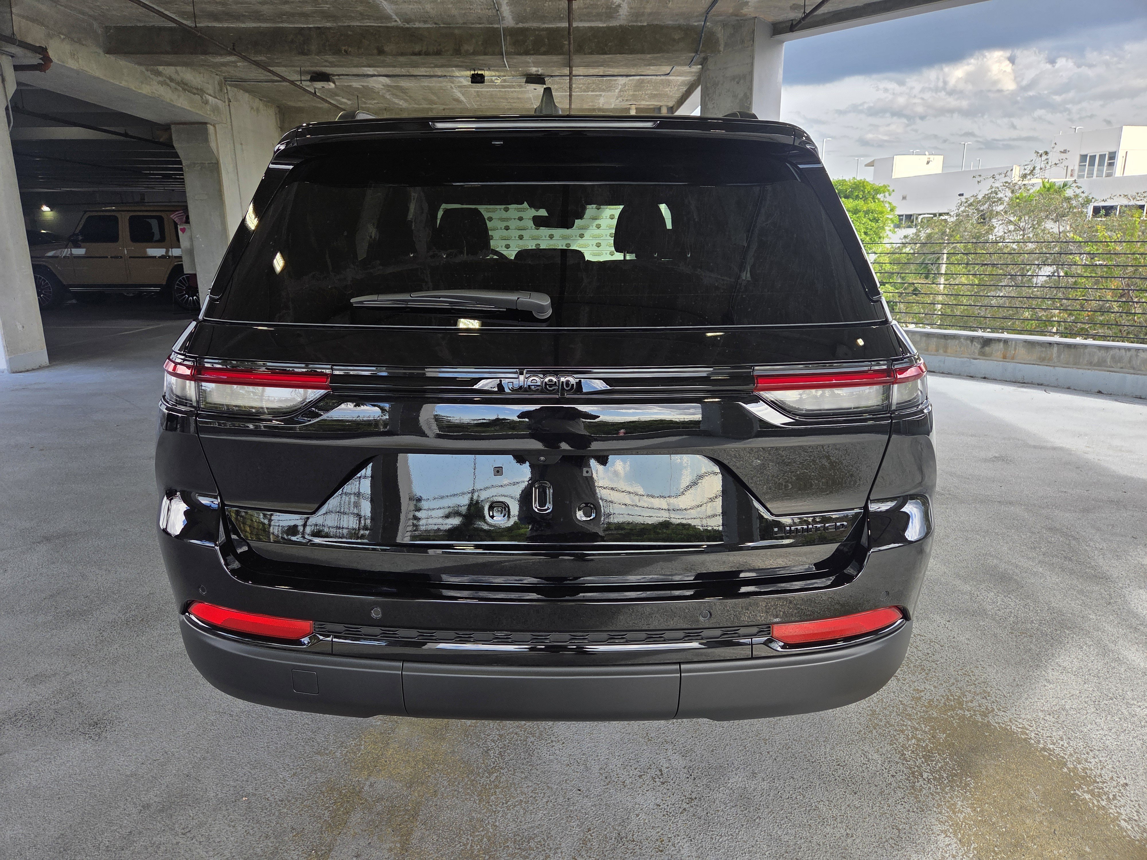 New 2025 Jeep Grand Cherokee Limited w/ Black Appearance Package RWD image 6
