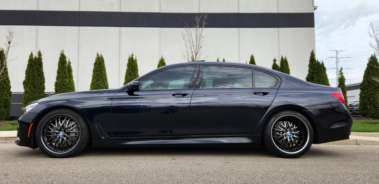 Used 2017 BMW 750i xDrive image 2