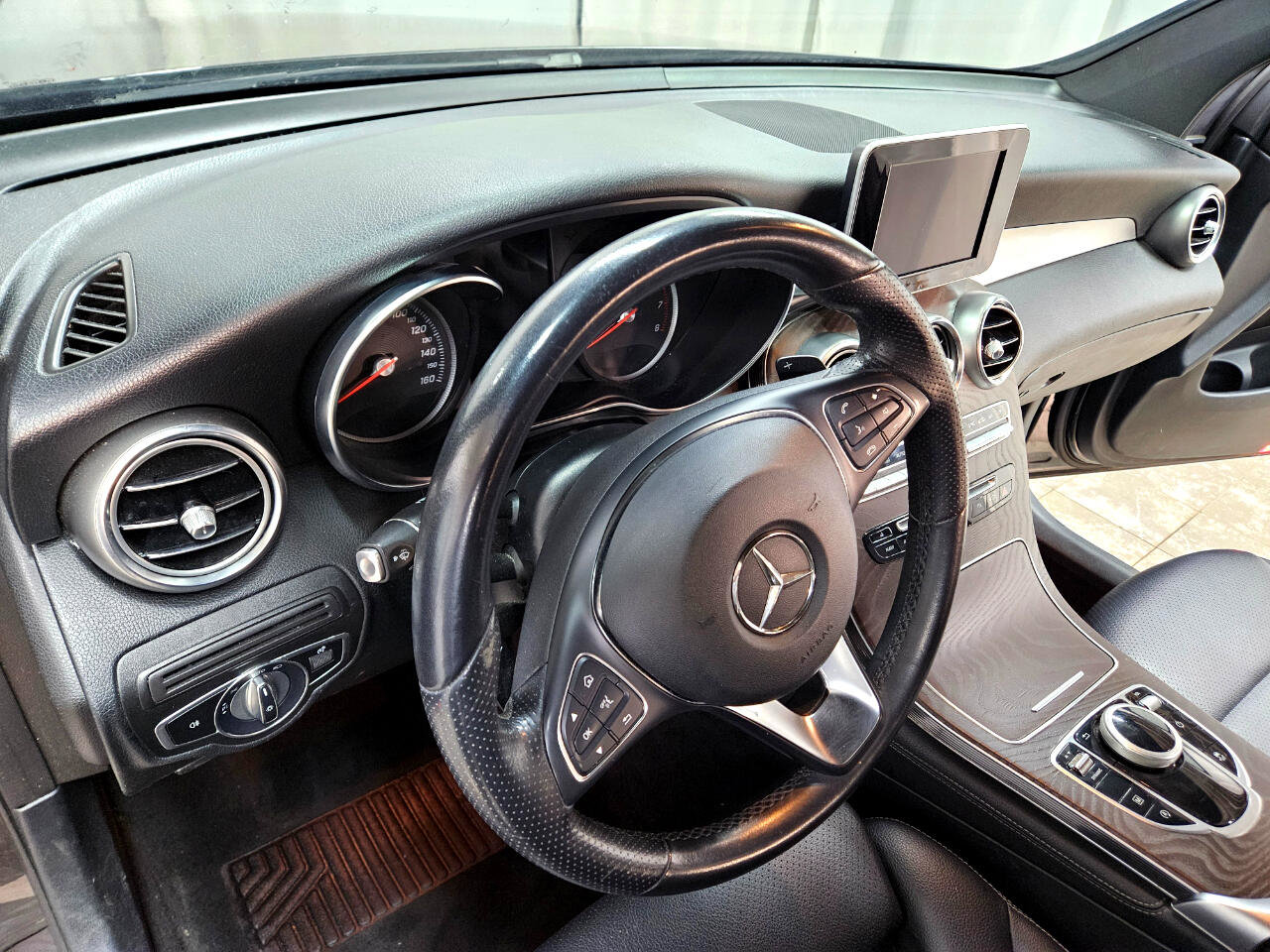 Used 2019 Mercedes-Benz GLC 300 4MATIC image 16