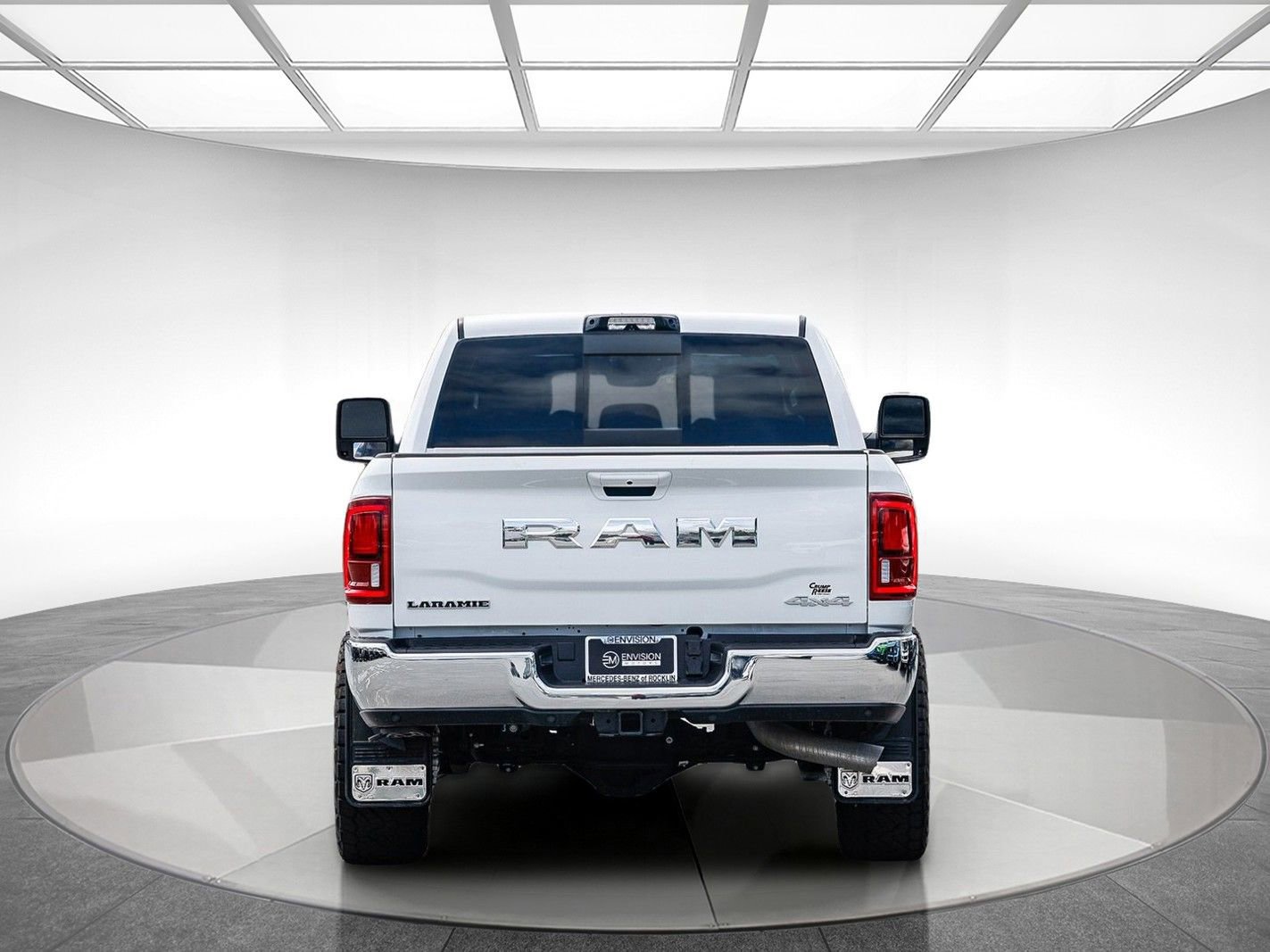 Used 2025 RAM 2500 Laramie w/ Towing Technology Group AWD/4WD image 3