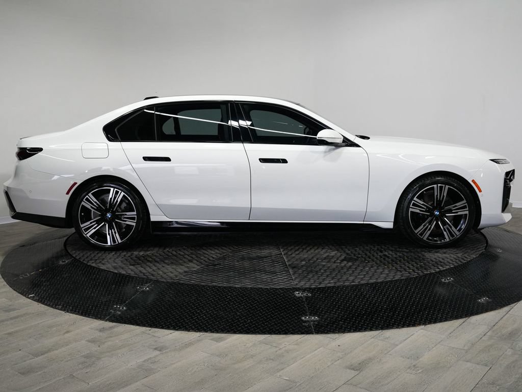 Used 2023 BMW i7 xDrive60 AWD/4WD image 5