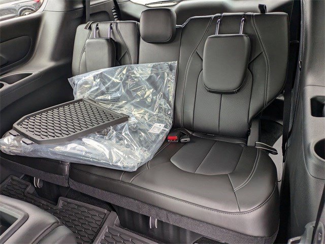 New 2026 Chrysler Pacifica Select image 24