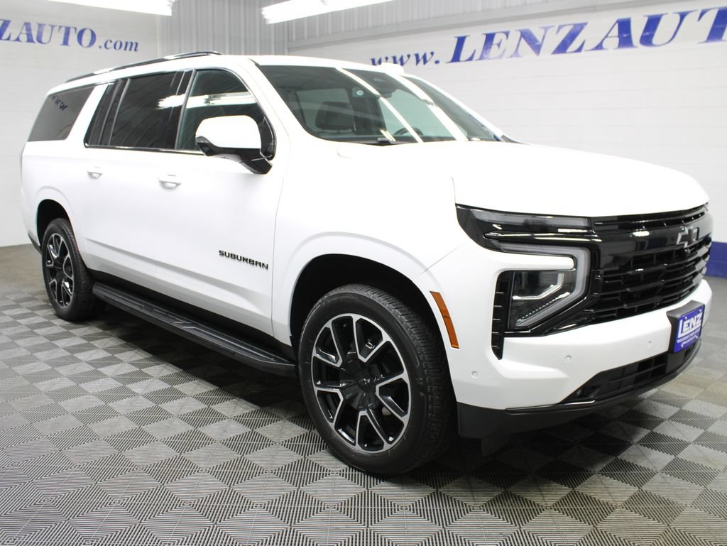 Used 2026 Chevrolet Suburban RST w/ Comfort Package AWD/4WD image 3