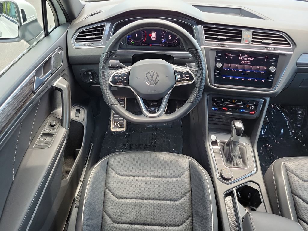 Used 2024 Volkswagen Tiguan SEL R-Line image 16